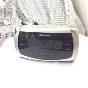 Emerson Clock Alarm Radio